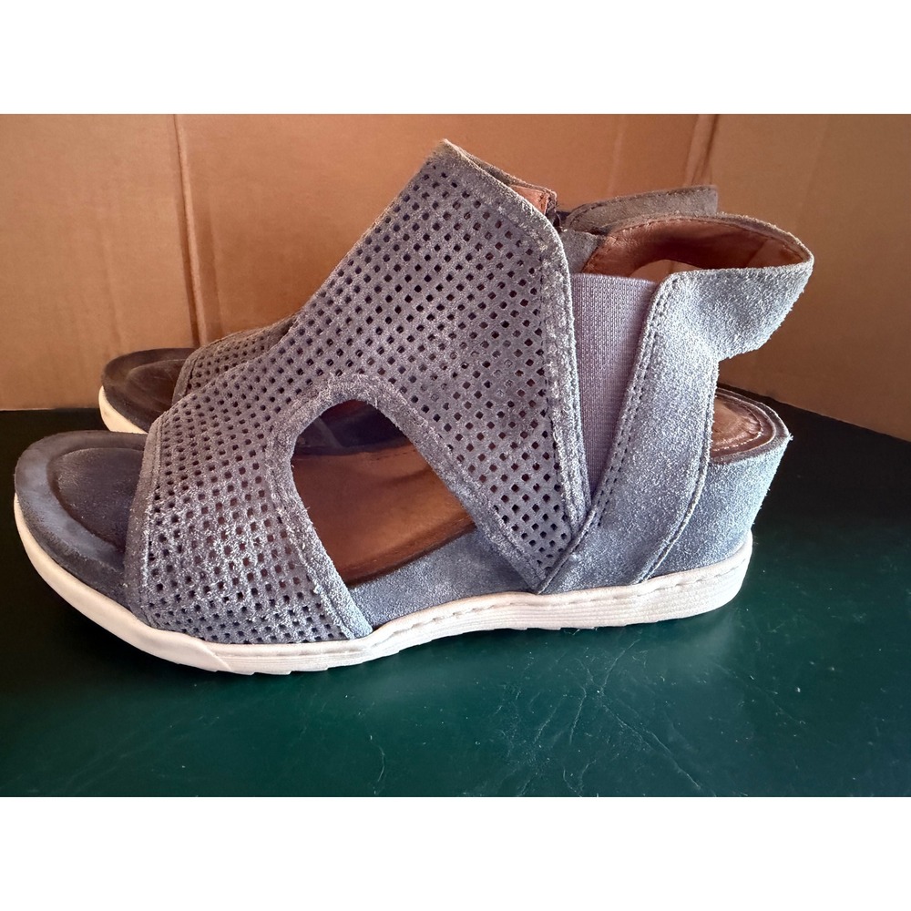 Sofft Grey Suede Perforated Wedge Sandals Womens 7M Laser Cut Zip Up Shoes